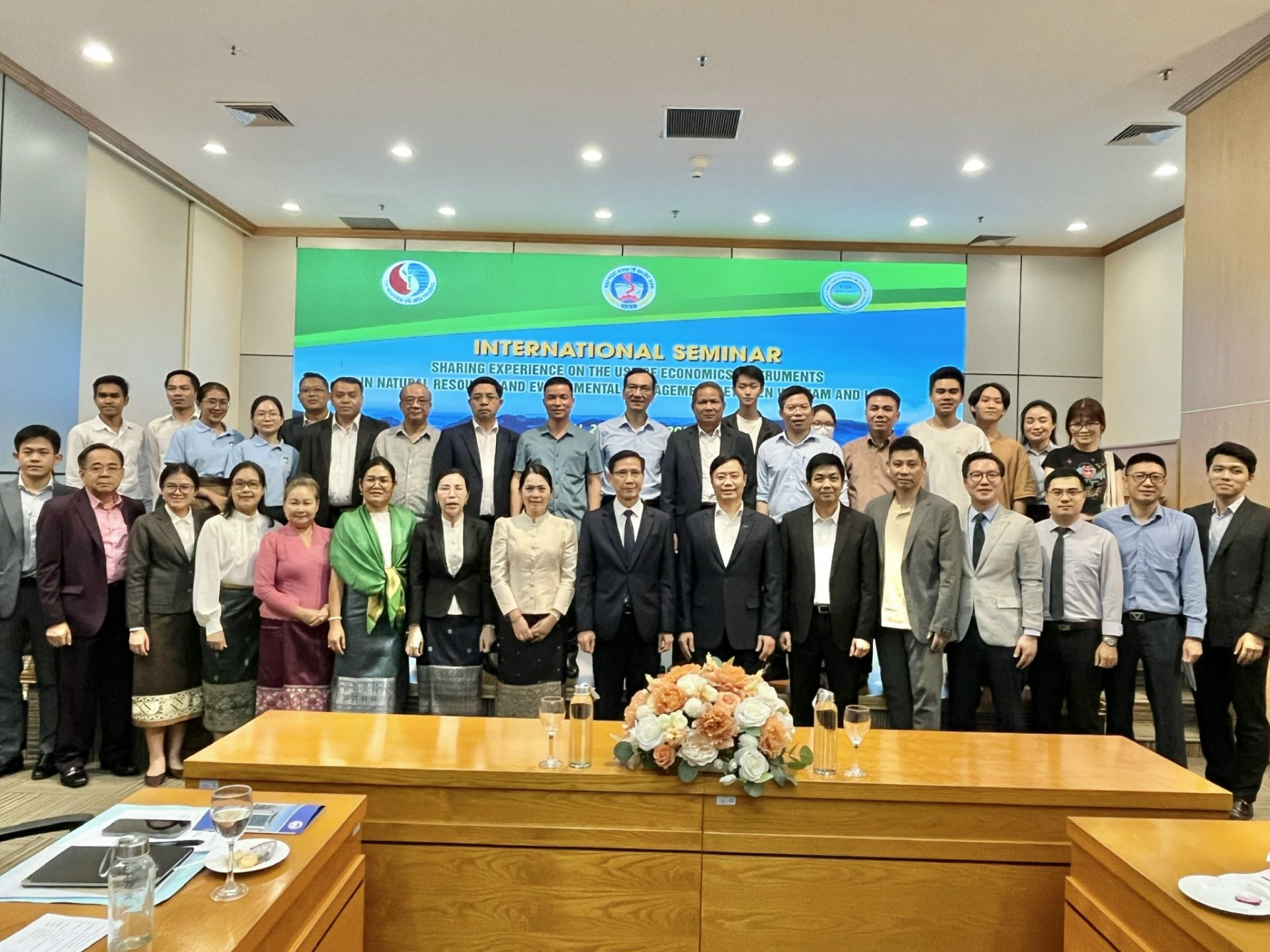 Tọa đàm Khoa học Quốc tế: "Chia sẻ kinh nghiệm sử dụng các công cụ kinh tế trong quản lý tài nguyên môi trường giữa Việt Nam và Lào"