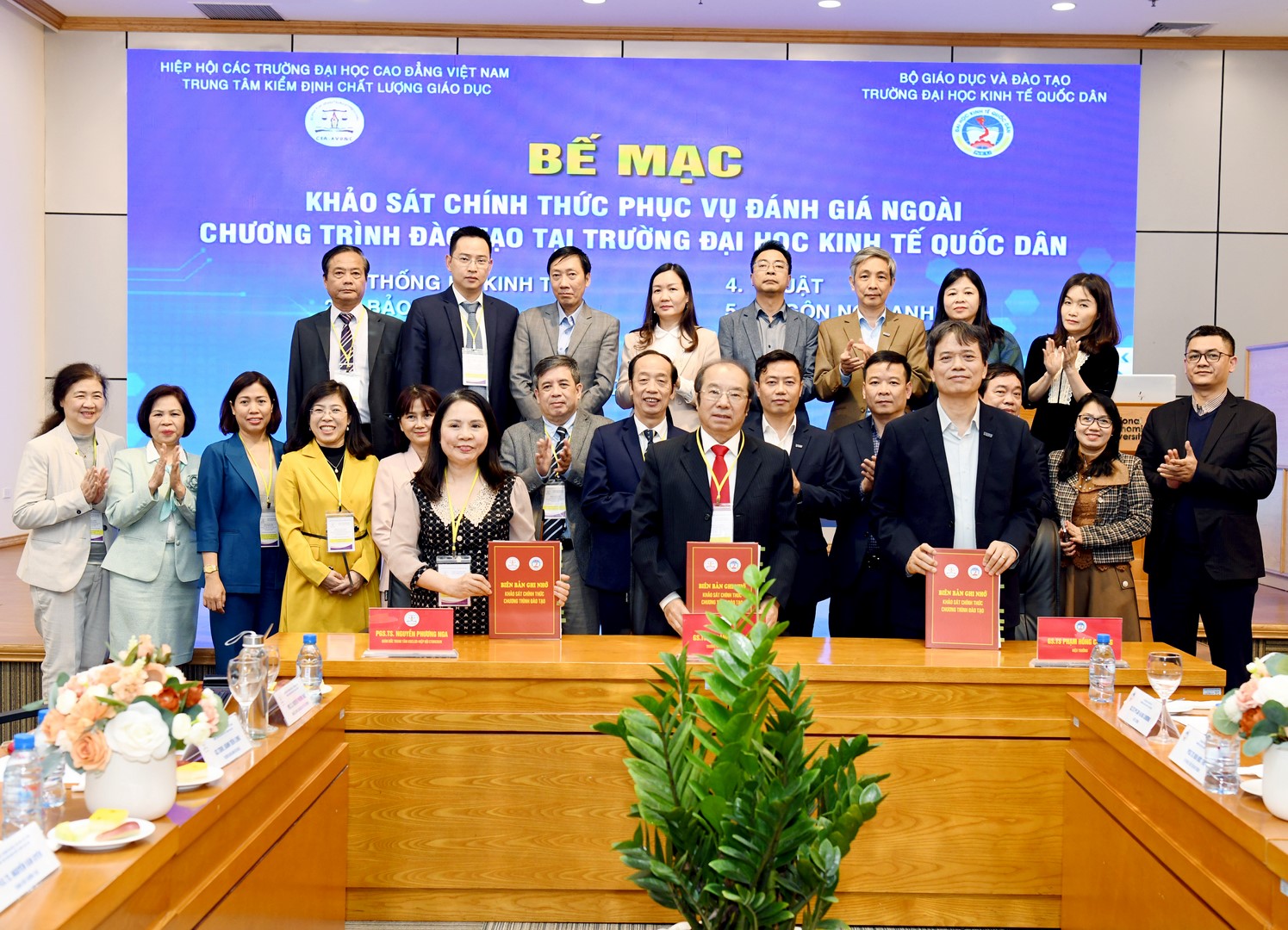 Trường Đại học Kinh tế Quốc dân và Trung tâm Kiểm định chất lượng giáo dục, thuộc Hiệp hội các trường đại học, cao đẳng Việt Nam ký kết biên bản ghi n