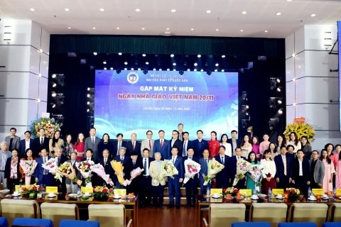 Đại học Kinh tế Quốc dân tổ chức Gặp mặt kỷ niệm ngày Nhà giáo Việt Nam 20/11