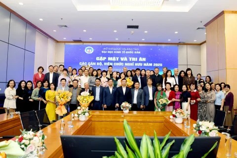 Đại học Kinh tế Quốc dân gặp mặt tri ân cán bộ, viên chức nghỉ hưu năm 2025