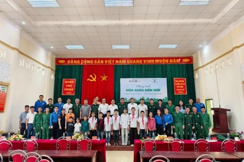 “Mùa xuân biên giới”: Lan tỏa trách nhiệm xã hội, thắt chặt hợp tác giữa hai đại học kinh tế hàng đầu Việt Nam