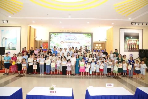 Ngày 24/6/2023, Đại học Kinh tế Quốc dân đã tổ chức Lễ trao thưởng cho các cháu học sinh giỏi con cán bộ, viên chức năm học 2025-2026 và tổ chức Ngày