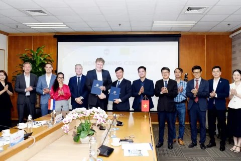 Đại học Kinh tế Quốc dân ký kết thỏa thuận hợp tác với Đại học Khoa học Ứng dụng Saxion (Hà Lan)