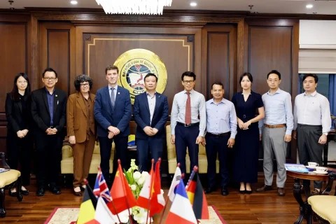 Lãnh đạo Đại học Kinh tế Quốc dân tiếp và làm việc với Giám đốc Khu vực QS Quacquarelli Symonds