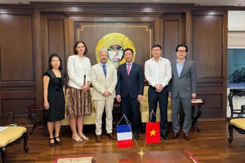 Tham tán Văn hóa và Hợp tác Đại sứ quán Pháp tại Việt Nam – Ngài Eric Soulier thăm và làm việc với Đại học Kinh tế Quốc dân